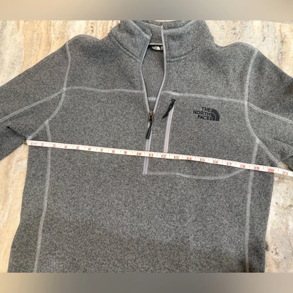 Men’s NORTH FACE Gordon’s Lyons 1/4 zip heathered grey pullover- Size Small